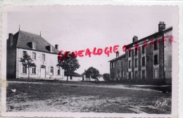 87 - MEZIERES SUR ISSOIRE - MEZIERE -  L' ECOLE DES GARCONS  LA GENDARMERIE - 1956 - Meziere Sur Issoire