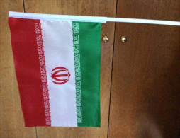 EXPO UNIVERSELLE MILANO 2015, Drapeau De Bureau Du Pavillon De L'IRAN, Offert Aux VIP à MILAN - Drapeaux