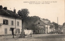 VERT-LE-PETIT LA POUDRERIE DU BOUCHET STATUE DE DUQUESNE PLACE D'ARMES - Vert-le-Petit