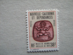 NOUVELLE CALEDONIE    TX  37 * *   OREILLER DE BOIS - Dienstmarken