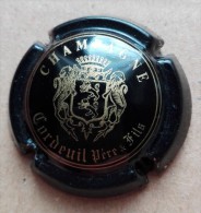 Capsule De Champagne -  Cordeuil Pere Et Fils   - N°2 - Noir Et Or - Möt Et Chandon