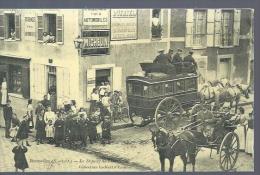 Reproduction De Carte Ancienne : Le Départ De L'omnibus à Bonnelles - Taxis & Droschken