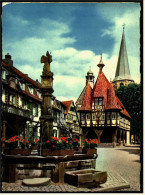 Fachwerkhäuser , Alter Brunnen , Kirche  -  Grundvorlage / Verlagsrohabzug  Ansichtskarte Ca. 1965   (5340) - Zu Identifizieren