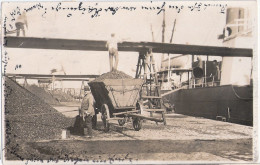 KIEL Hafen Löschen Stückgut Frachter Schubkarre Auf Hochbahn Pferde Wagen Original Private Fotokarte 2.10.1927 Gelaufen - Kiel