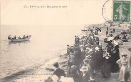 Coutainville   50     La Plage. Une Partie De Canot - Andere & Zonder Classificatie