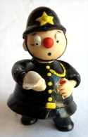 Figurine OUI OUI - PLASTOY 1992 - MR LE GENDARME (2) - Figurines En Plastique