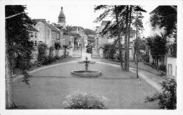 SEPTEUIL - VUE SUR LA PLACE DU PAVE - Septeuil