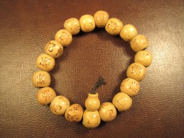 Bracelet Mala Bois De Santal Gravé Bouddha - Armbanden