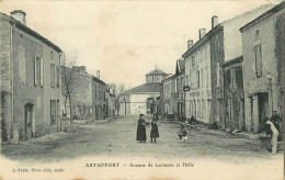 47 - Astaffort - Avenue De Lectoure Et Halle - Cpa Animée - Lot Et Garonne  - Voir Scans - Astaffort