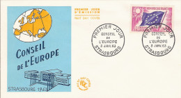 FRANCE FDC CONSEIL EUROPE STRASBOURG 1963 DRAPEAU 0.50 FAHNE FLAG SOLEIL SONNE SUN - Cartas & Documentos