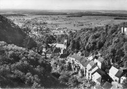 CPSM- FERRETTE (68) - Vue Aérienne Sur La Ville Haute , Le Château Et Le Quartier De La Gare Dans Les Années 50/60 - Ferrette