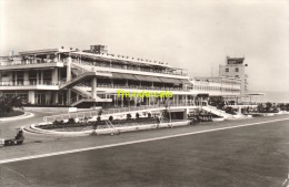 CPA 06 L'AEROPORT DE NICE VUE PRISE DE LA PISTE - Aeronáutica - Aeropuerto