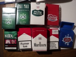 LOT DE 8 PAQUETS DE CIGARETTES VIDES MARQUES DIVERSES ET DE 2 PROTEGES PAQUETS PLASTIQUES PHILIP MORRIS 1 MARLBORO TCHE - Estuches Para Cigarrillos (vacios)