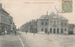 61 // PUTANGES   La Place Du Marché Et L'hotel De Ville - Putanges