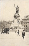 Paris Statue De La République (belle Pub Voiture St Raphaël-Quinquina) - Estatuas