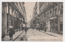 44 LOIRE ATLANTIQUE - NANTES La Rue Crébillon, Vers La Place Royale - Nantes