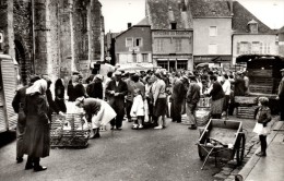 28 - ILLIERS - Le Marché Aux Poulets. - Illiers-Combray