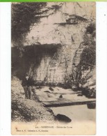 Delcampe - CPA-38-1905-SASSENAGE-ENTREE DES CUVES-ANIMEE-UN VIEL HOMME A GAUCHE- - Sassenage