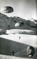 PARACHUTISME - Arrivée Sur Un Sol Enneigé (PHOTO ?) - Paracadutismo