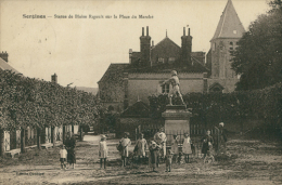 89 SERGINES / Statue De Blaise Rigault Sur La Place Du Marché / - Sergines