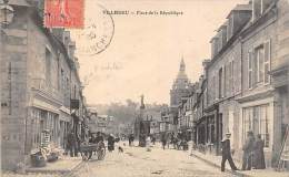 Villedieu Les Poêles    50      Place De La République. Magasin De L'éditeur - Villedieu