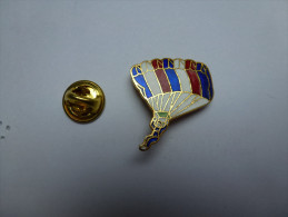 Beau Pin's En EGF , Parachutisme , Para - Parachutespringen