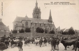 29 -SAINT THEGONNEC  L'Eglise, Côté Nord - Un Marché De Bestiaux - Saint-Thégonnec