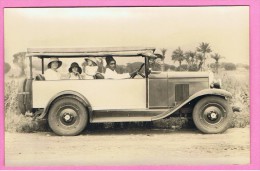 Congo Belge  Leopoldville Zeer Mooie Fotokaart Auto Met Familie En Boy Als Chauffeur - Kinshasa - Leopoldville (Leopoldstadt)