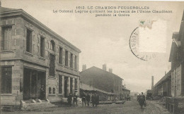 42 LE CHAMBON FEUGEROLLES Le Colonel Legros Quittant Les Bureaux De L Usine Claudinon Pendant La Greve - Le Chambon Feugerolles