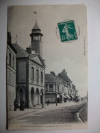 Carte Postale Chateauneuf En Thimerais Façade De L'Hotel De Ville Et Perspective De La Rue Grande (CPA Oblitérée) - Châteauneuf