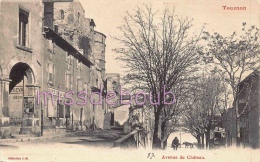 47 - TOURNON - Avenue Du Chateau - Café De La Halle - Diligence  - 1903 - Dos Precurseur Vierge TBE  - 2 Scans - Tournon D'Agenais