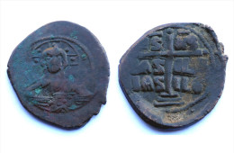 Follis Anonyme (Basilius II°+Constantinus VIII°) BYZANTINE. Classe A3. Bronze - Byzantium