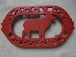 Ancien - Dessous-de-plat En Fonte Décor "Cerf" - Andere & Zonder Classificatie