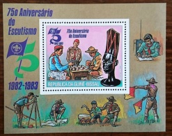 GUINEE BISSAU Echec, Echecs, Chess, Ajedrez. Scoutisme, Yvert  BF 33 Perforate ** MNH - Echecs