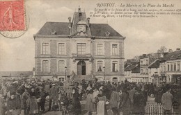 27- ROUTOT -  La Mairie Et La Place Du Marché - Routot