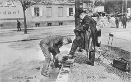 Allemagne    Berlin    Petits Métiers    Le Cireur De Chaussures - Andere & Zonder Classificatie