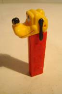 PEZ DISTRIBUTEUR / ANCIEN SANS PIEDS / PLUTO   LES OREILLES BOUGENT   / TRES BEL ETAT - Pez