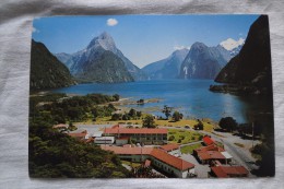 New Zeland Southland Mitre Peak And Hotel  Milford Sound Stapm 1979 A 76 - Nouvelle-Zélande