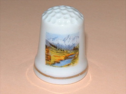 Dé A Coudre En Porcelaine - COL DE LA FAUCILLE - A17 - Thimbles