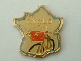 PIN´S CYCLISME VELO - CYCLO FM - CARTE DE FRANCE - Cyclisme