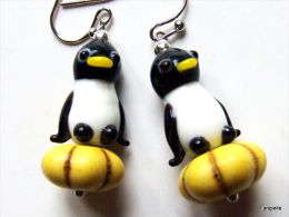 Boucles D'oreilles Pingouins Noir Blanc En Verre Artisanal Sur Perle Citrouille En Howlite Pierre Semi-précieuse Jaune A - Earrings