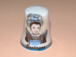 Dé A Coudre En Porcelaine - BRETAGNE - B12 - Thimbles