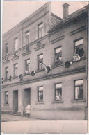 POHLITZ Greiz Mehrfamilienhaus Mit Bewohner Am Fenster 8.10.1915 Gelaufen Private Originale Fotokarte - Greiz
