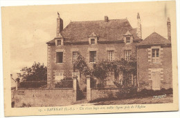 44 SAVENAY     UN  VIEUX  LOGIS  AUX  NOBLES  LIGNES  PRES DE L  EGLISE - Savenay