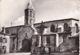 SAUGUES (Hte-Loire) L'église - Saugues