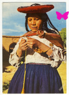 CHINCHERO - Muchacha India Hilando - Indian Girl Spinning - Voir Timbre Ecuador - Perù