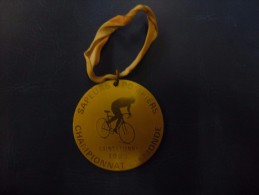 MEDAILLE Ancienne En Alu Doré DE POMPIER @ Dévouement - Courage Championnat Du Monde De Cyclisme Vélo Saint Etienne 1983 - Pompiers