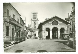 46 - GRAMAT - La Halle Et Eglise St Pierre (ommerces, Café, Automobiles, Tub Citroen.....) -1503- - Gramat