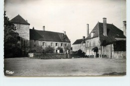 CHÂTEAUMEILLANT - Place Du Docteur Guyot, La Gendarmerie. - Châteaumeillant