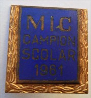 MIC  CAMPION SCHOLAR 1961 Pins Badges  C - Associations